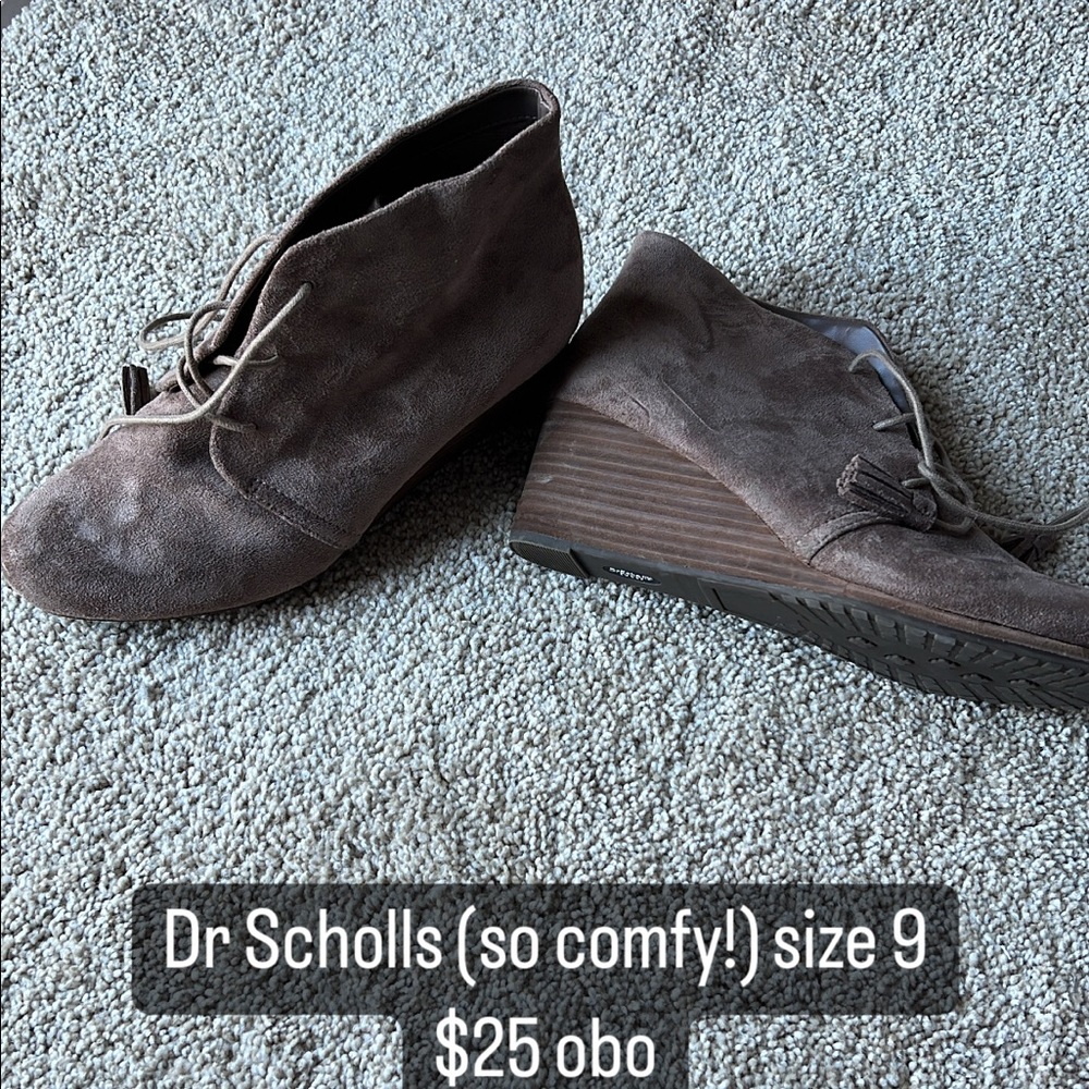 Womens boots size 9.